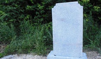 голубой памятник на могилу