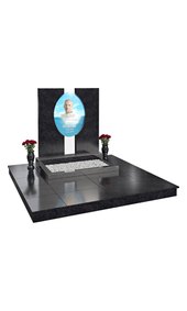 Комплекс из чёрного гранита с овальным портретом на стекле AM3406