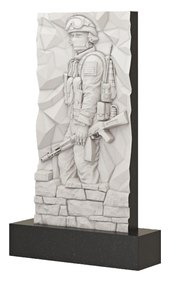 Памятник с бойцом на фоне гранёной скалы AM6355