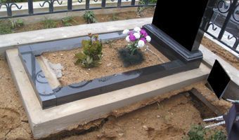 бетонный цоколь на могилу