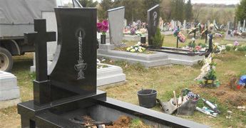 гранитный памятник на могилу