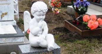 памятники для младенцев на кладбище