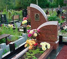 памятники погребальные на кладбище